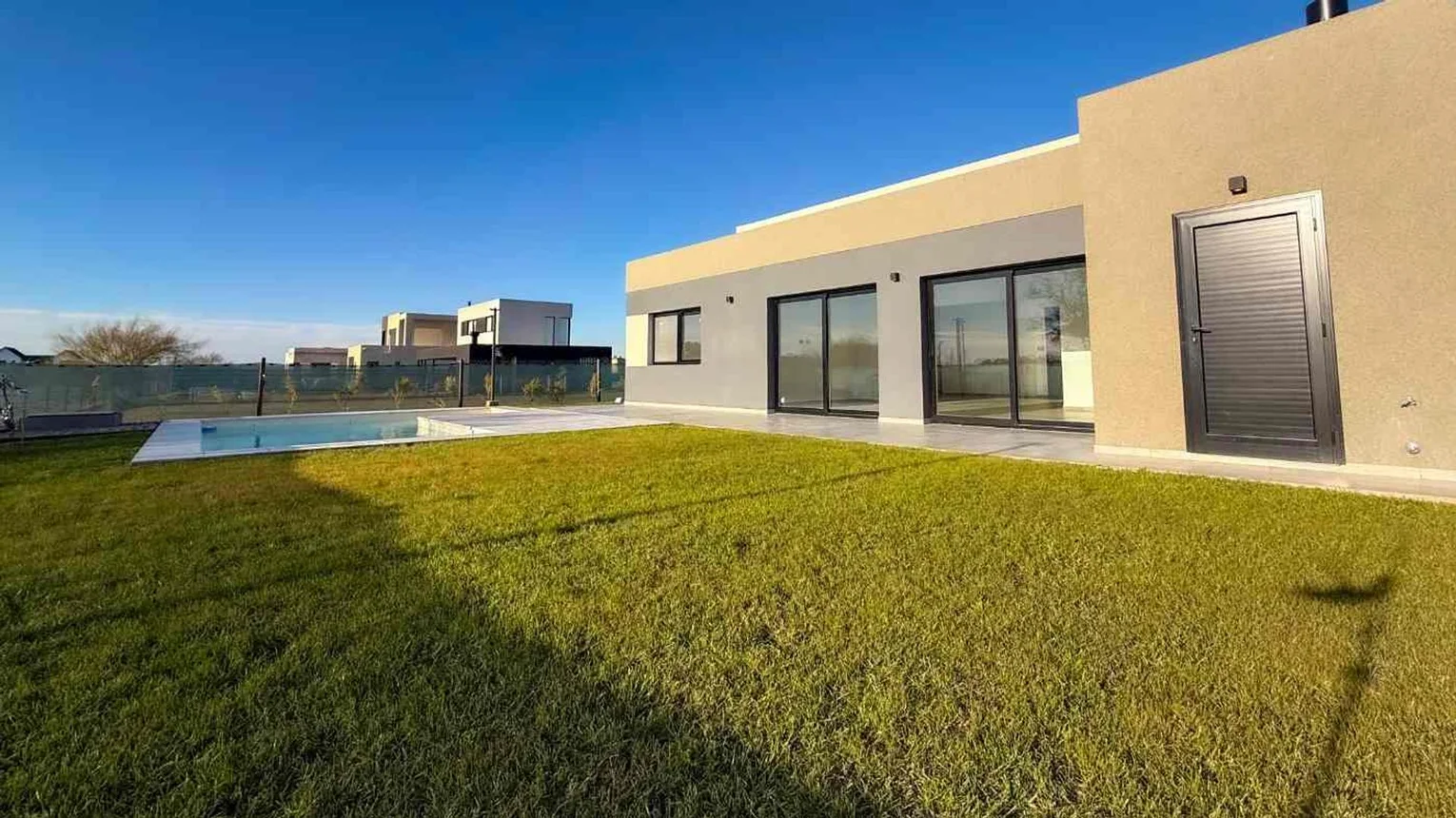 Casa de 4 ambientes en venta en Hudson, Calle 63 7800, foto 3