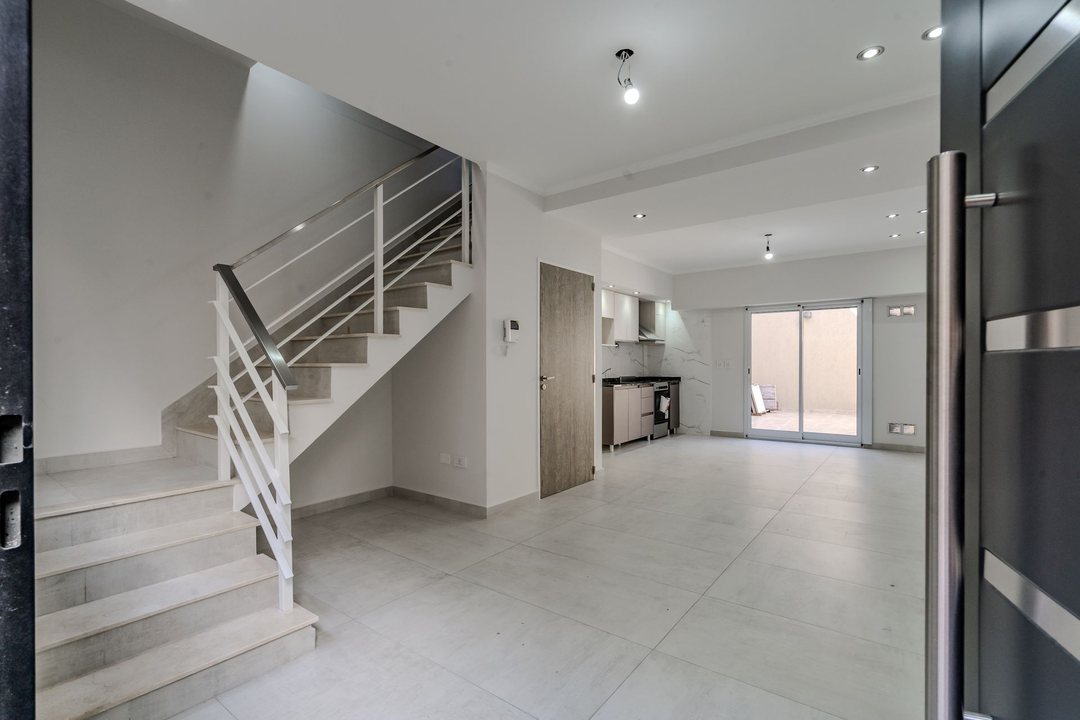 VENTA DUPLEX 3AMB C/PATIO A ESTRENAR-V. DEL PARQUE