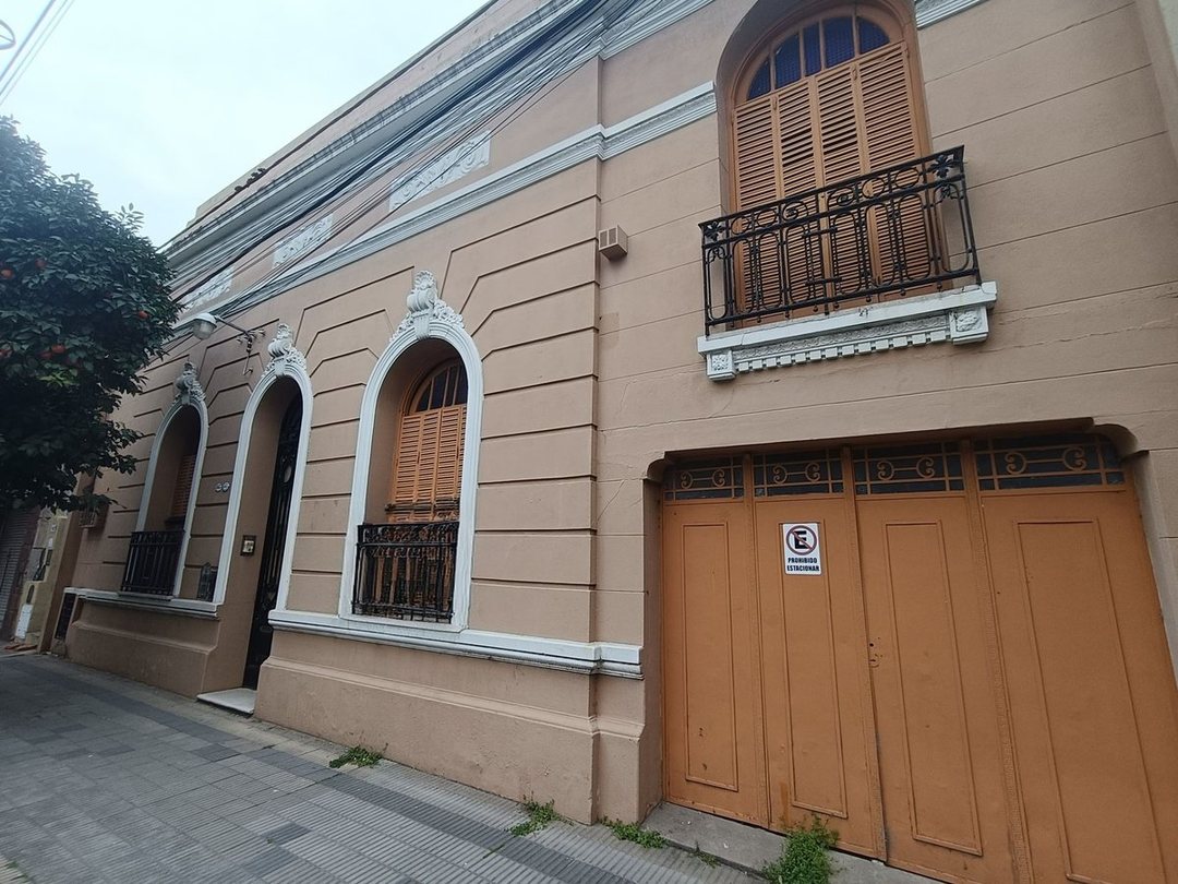 VENTA GRAN CASONA ZONA COMERCIAL B° GENERAL BUSTOS