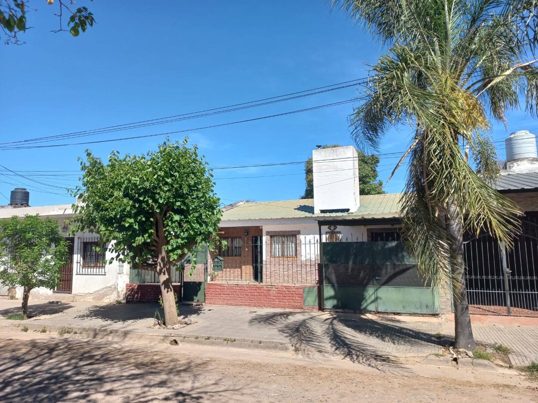 VENTA CASA 3 DORM HOUSSEY 558 B° GUEMES- SAN PEDRO