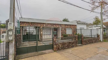 VENTA CASA Y DOS APARTAMENTOS BELLA ITALIA COCHERA