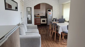 Departamento de dos ambientes con amplio balcón