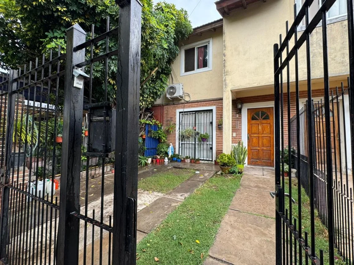 Casa dúplex de 4 ambientes en venta en Grand Bourg, Alondra 0