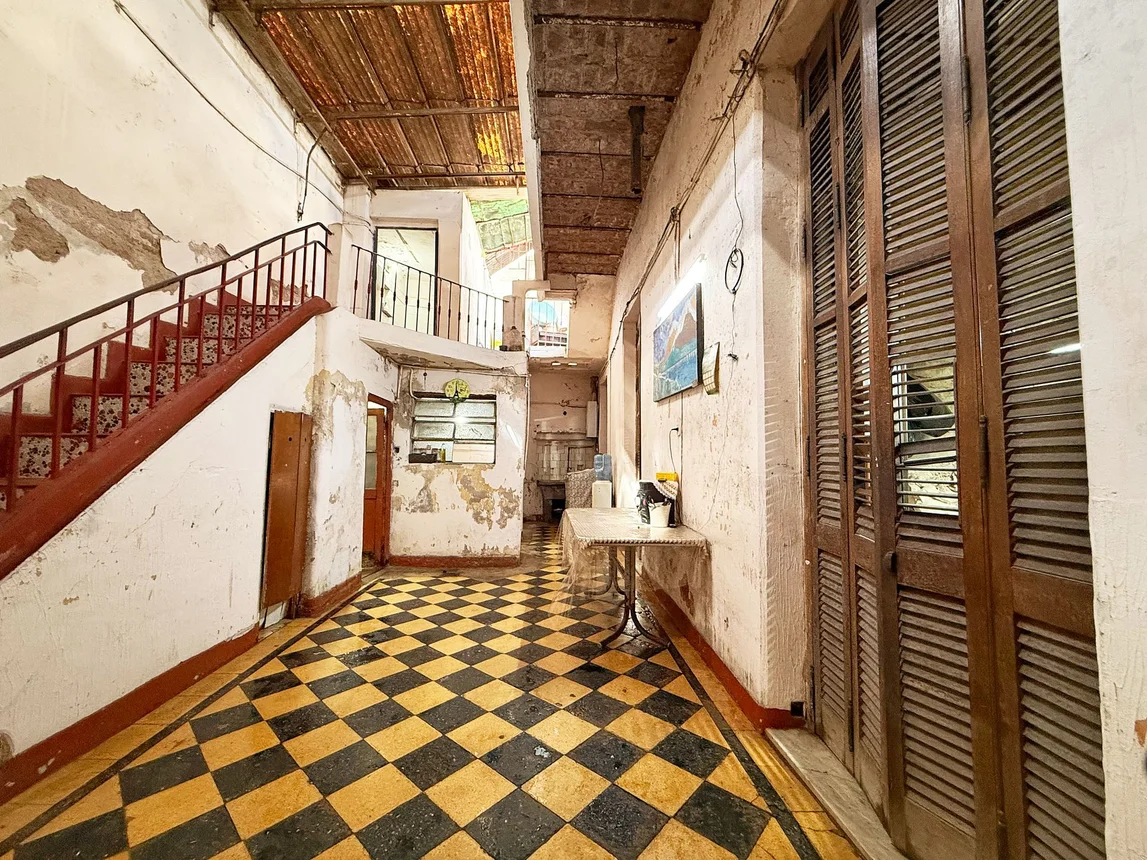 Casa de 6 ambientes en venta en Parque Chacabuco, Pasaje Caperucita 1100