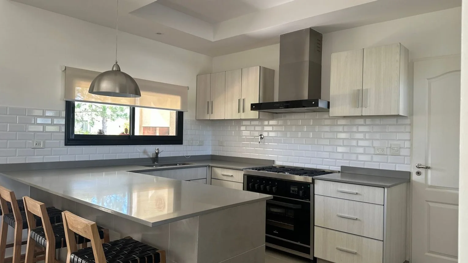 Casa de 4 ambientes en venta en Tristán Suárez, Blas Parera 2900, foto 3
