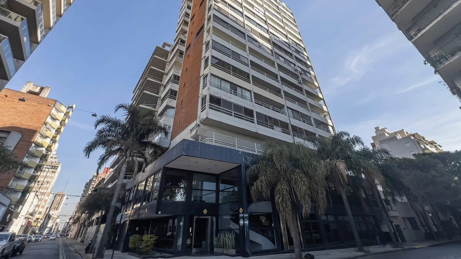 Venta departamento 4 dormitorios/cochera vista río, foto 2