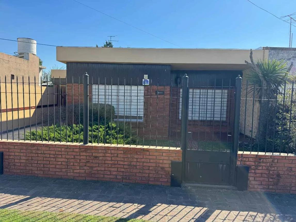 Casa en venta en Llavallol, foto 2