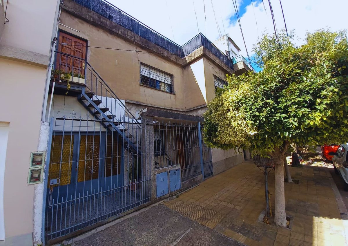 Foto 2 — VENTA CASA MULTIFAMILIAR CON PATIO, SAN JUSTO