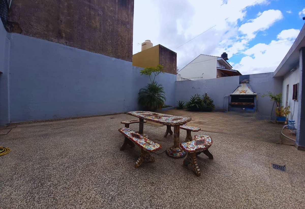 VENTA CASA MULTIFAMILIAR CON PATIO, SAN JUSTO
