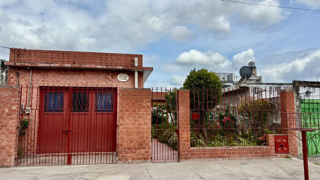 CASA EN VENTA 3 AMBIENTES CON 2 DEPTOS LOMAS