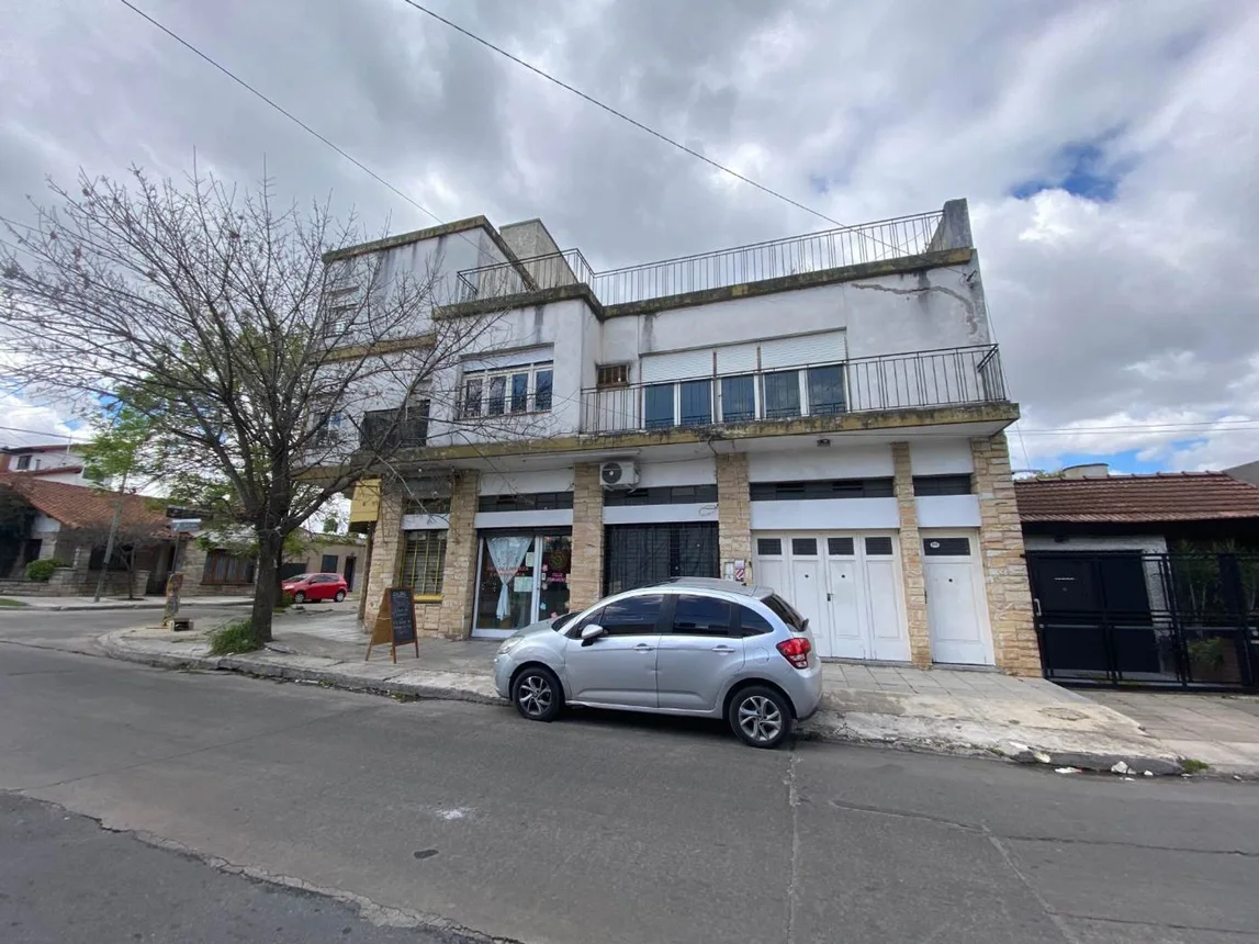 PH de 4 ambientes en venta en El Palomar, Maestra Rocha Montarcé 1800