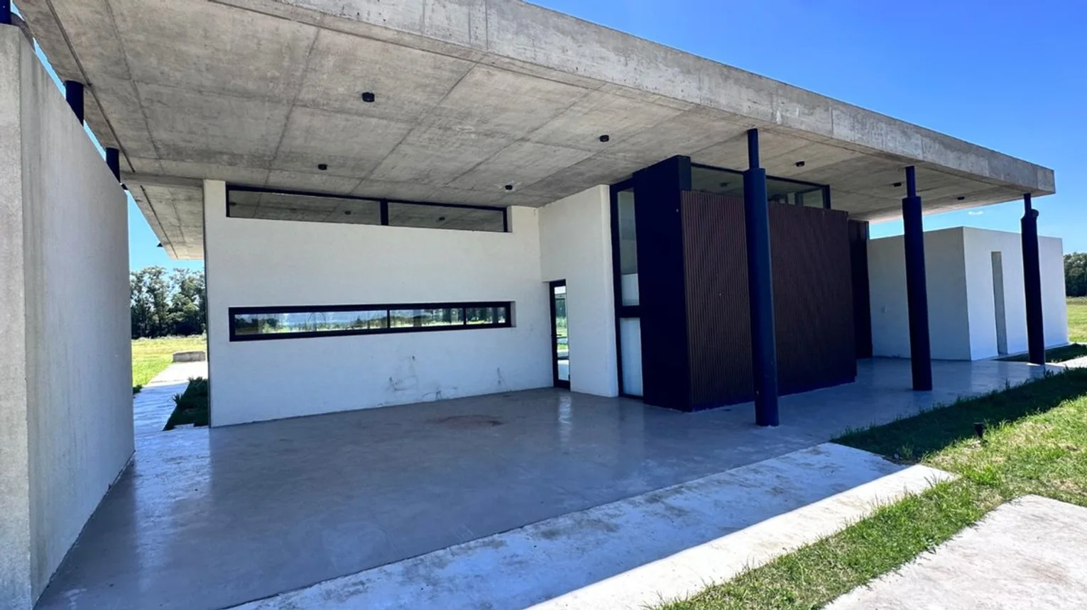 Casa de 5 ambientes en venta en Ezeiza, Av Pereda 0 0