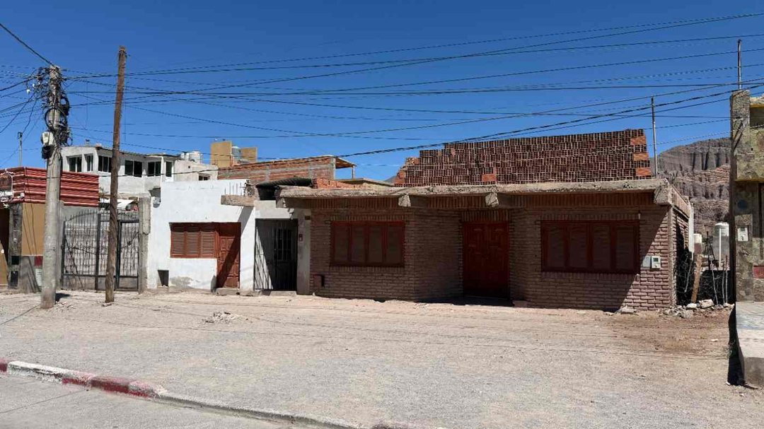 VENTA DE HOSPEDAJE CON LOCALES EN TILCARA