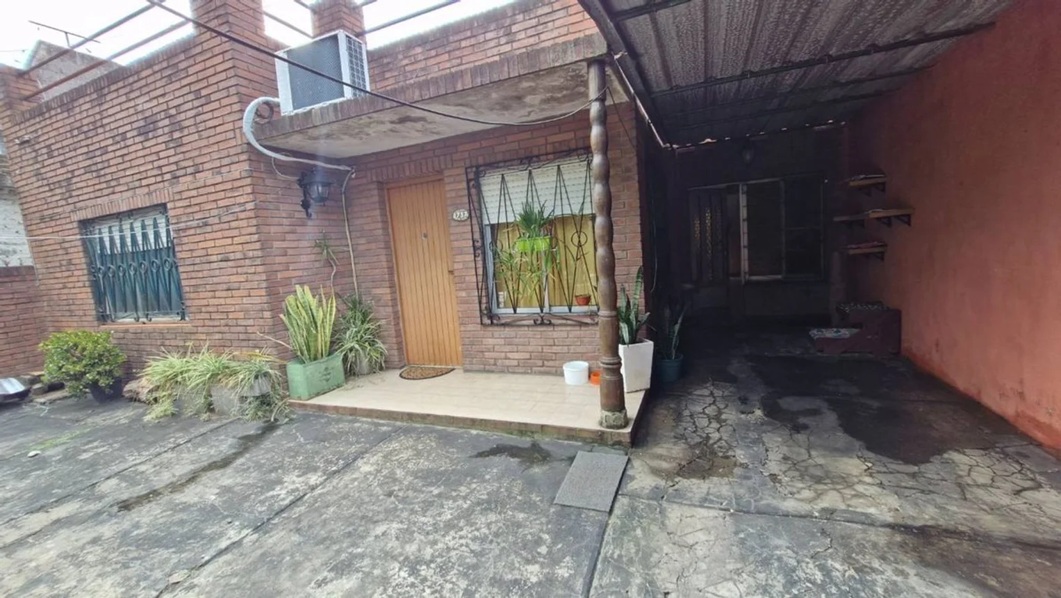 Casa tríplex en venta en Temperley, foto 2