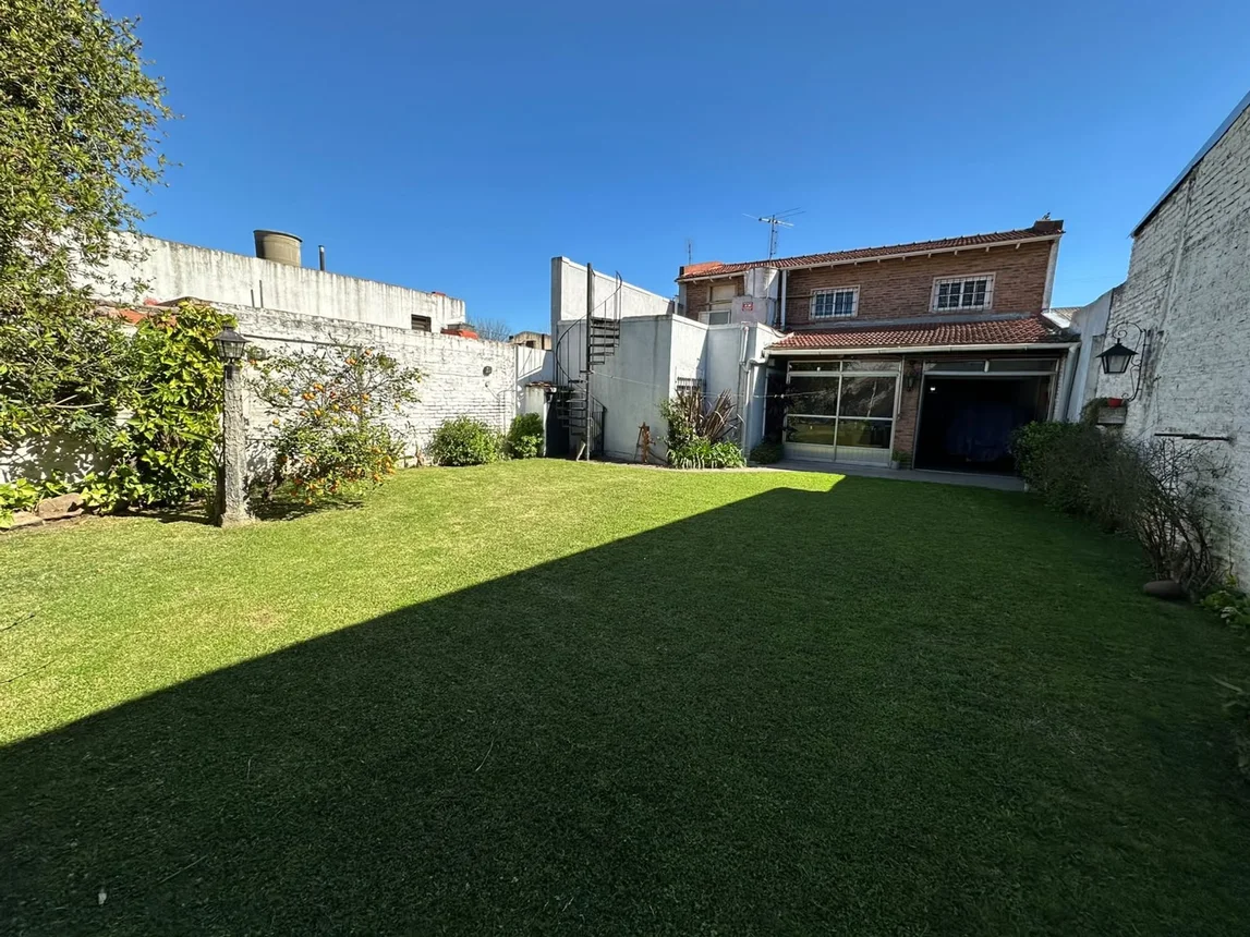 Casa de 4 ambientes en venta en Lomas de Zamora, El Churrinche 3900