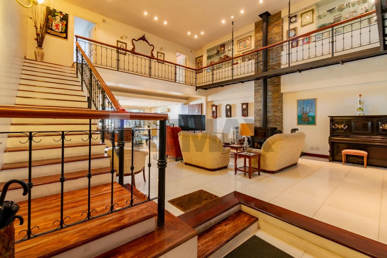Casa de 4 ambientes en venta en Vélez Sarsfield, Avenida Rivadavia 8600