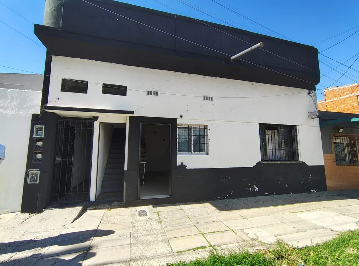 Casa de 6 ambientes en venta en Avellaneda, Ricardo Enrique Bochini 900