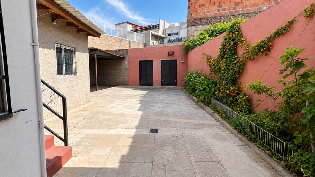 VENTA PH - 3 AMB Y MONOAMBIENTE - COCHERA - PATIO