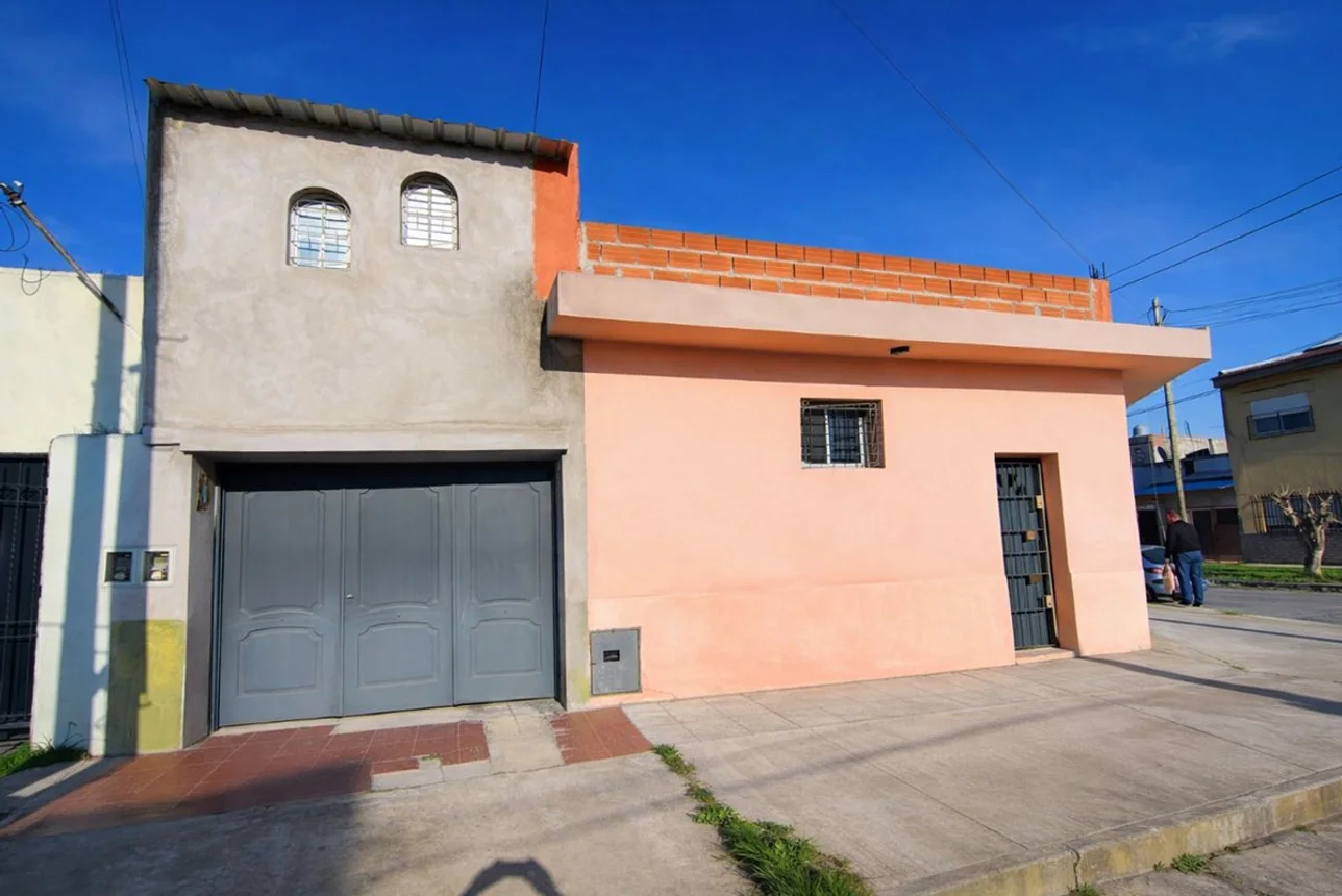 Casa en venta en Isidro Casanova, Montgolfier 0