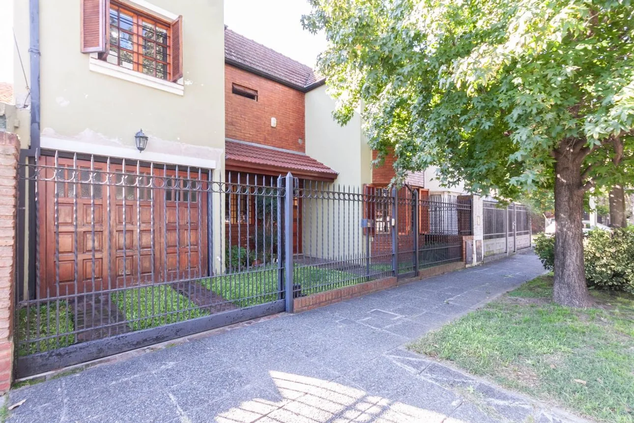 Casa dúplex en venta en Adrogué