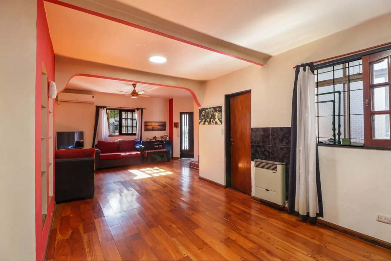Casa de 3 ambientes en venta en Monte Castro, Virgilio 1800