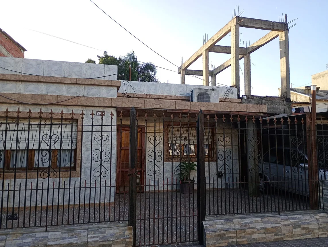Casa en venta en Isidro Casanova, Canadá 5400