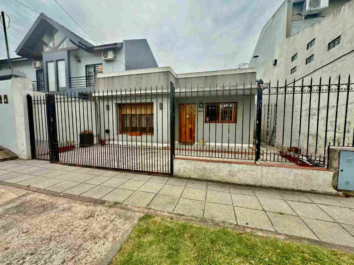 Casa en venta en José Mármol, Tomás Nother 2900