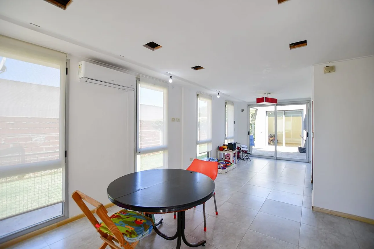 Venta casa tres dormitorios parque sicardi, foto 2