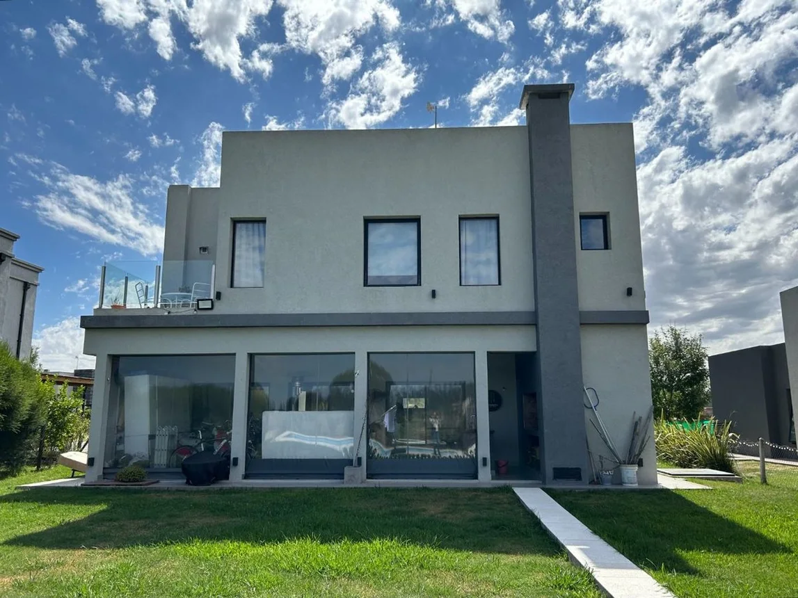 Casa de 4 ambientes en venta en Tristán Suárez, San Felipe, C. el Deslinde 1107, Tristán Suárez, Provincia de Buenos Aires 100
