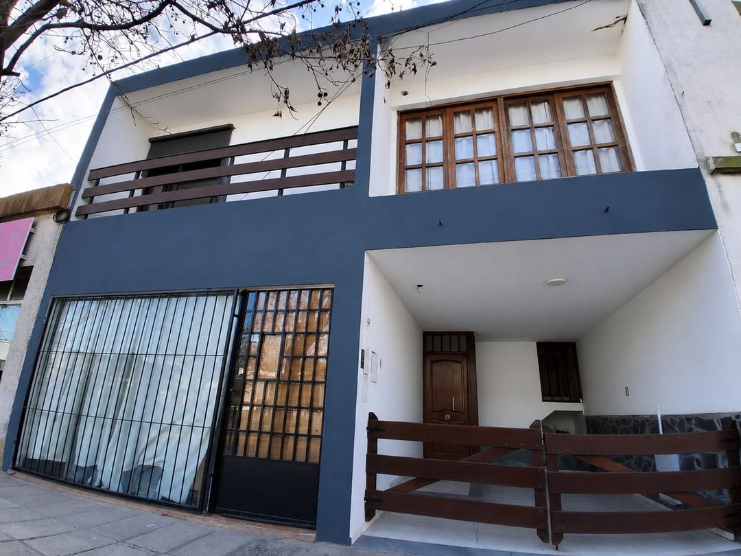 VENTA CASA CON LOCAL ARROYO SECO