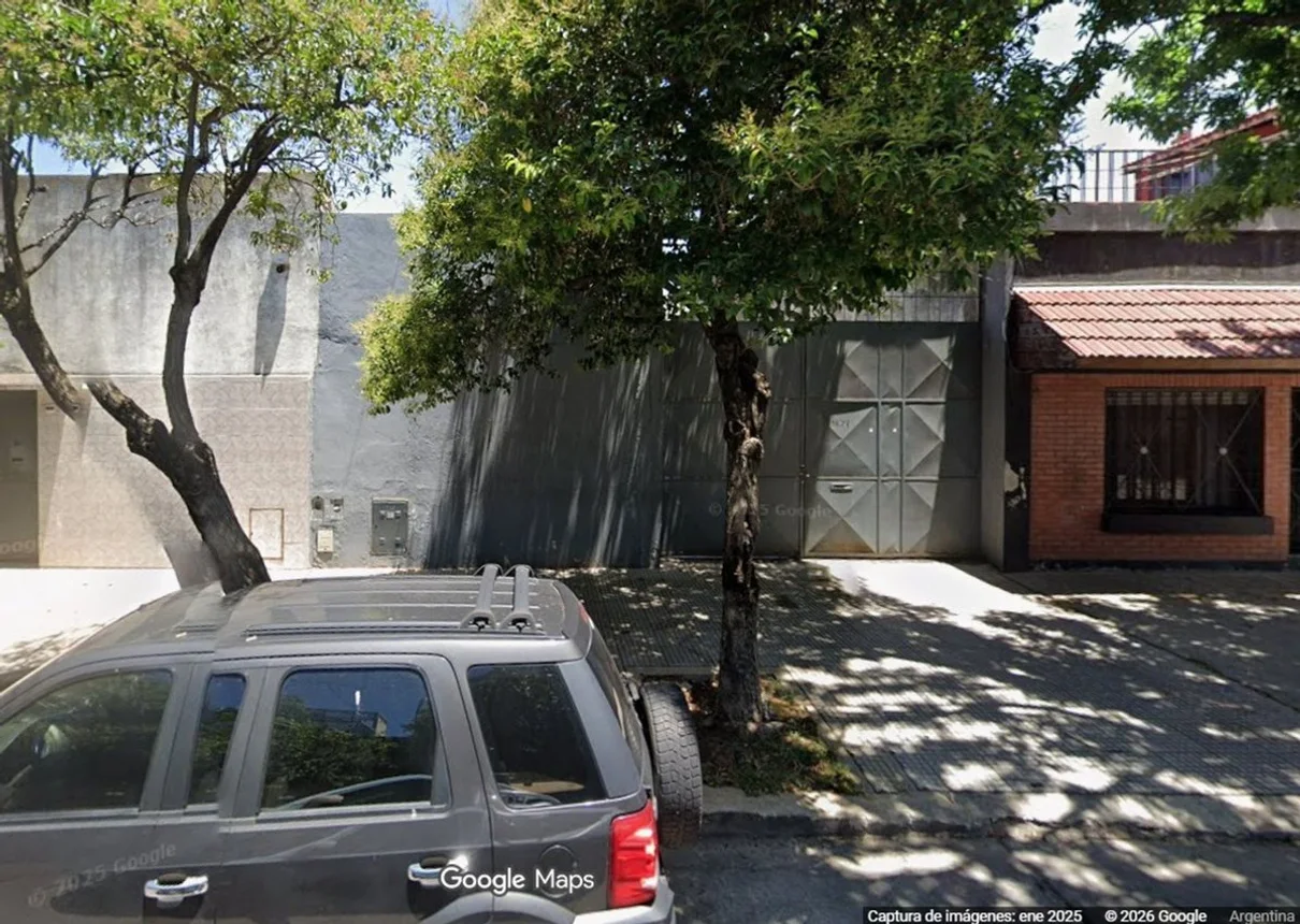 Casa de 3 ambientes en venta en Flores, Portela 1600