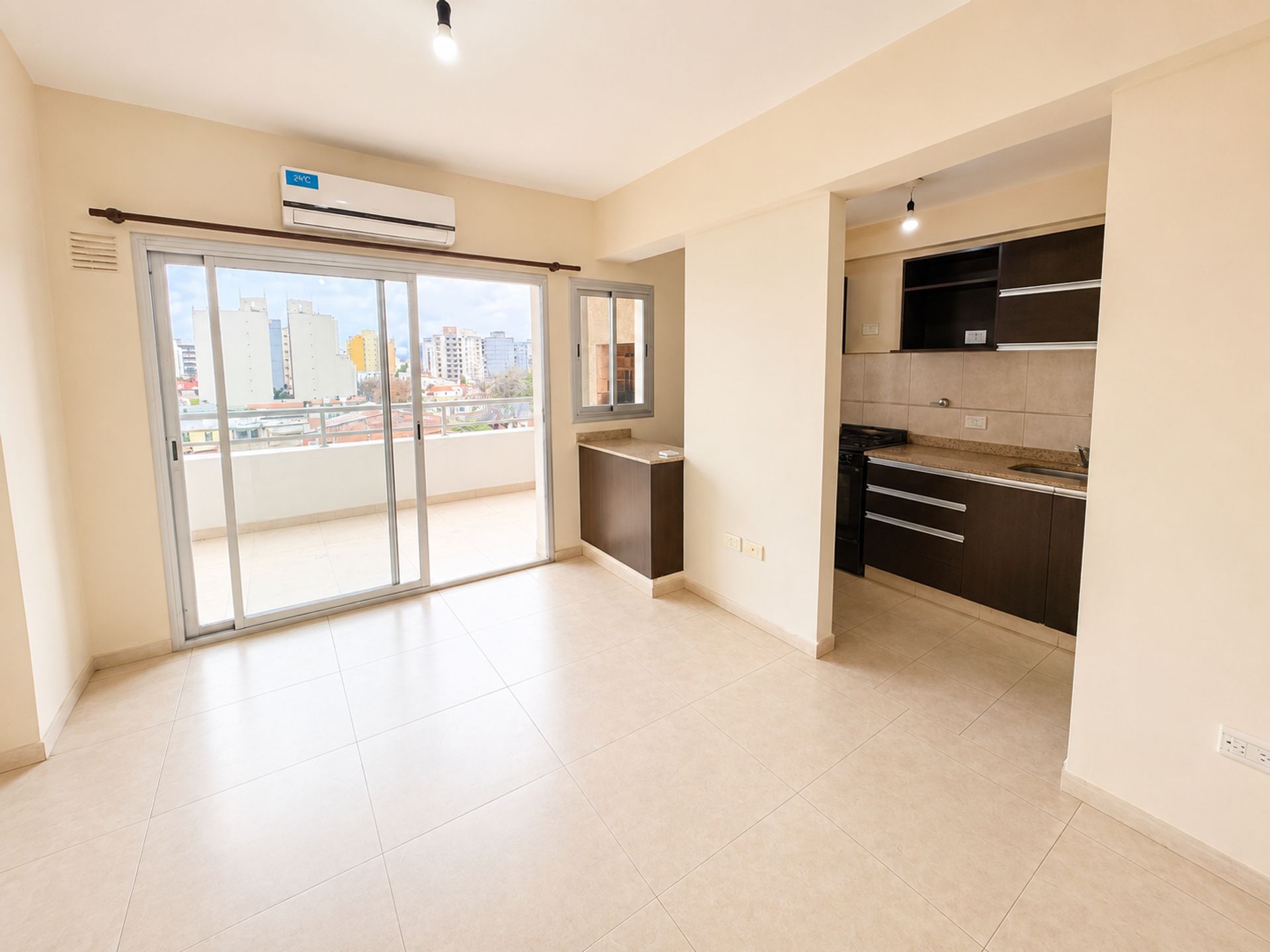 DEPARTAMENTO VENTA 1 DORM CON PARRILLA Y COCHERA - foto 2