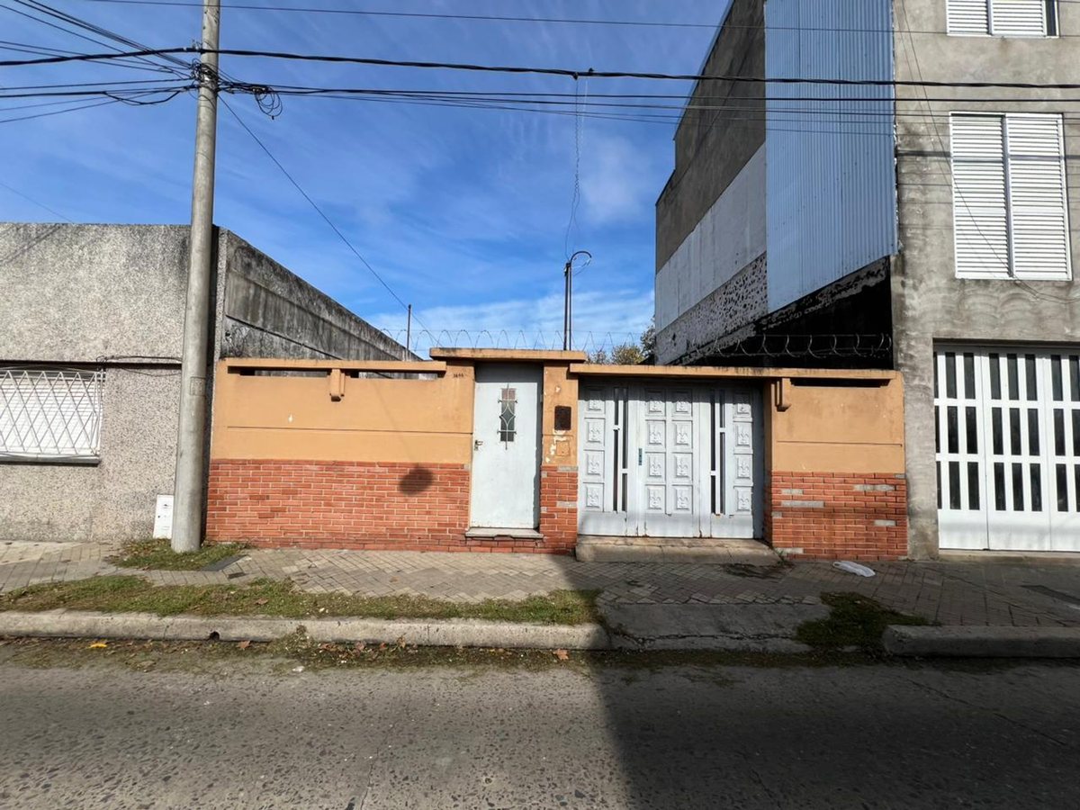 Foto 2 — VENTA CASA AL FRENTE DE DOS DORM PATIO BELLA VISTA