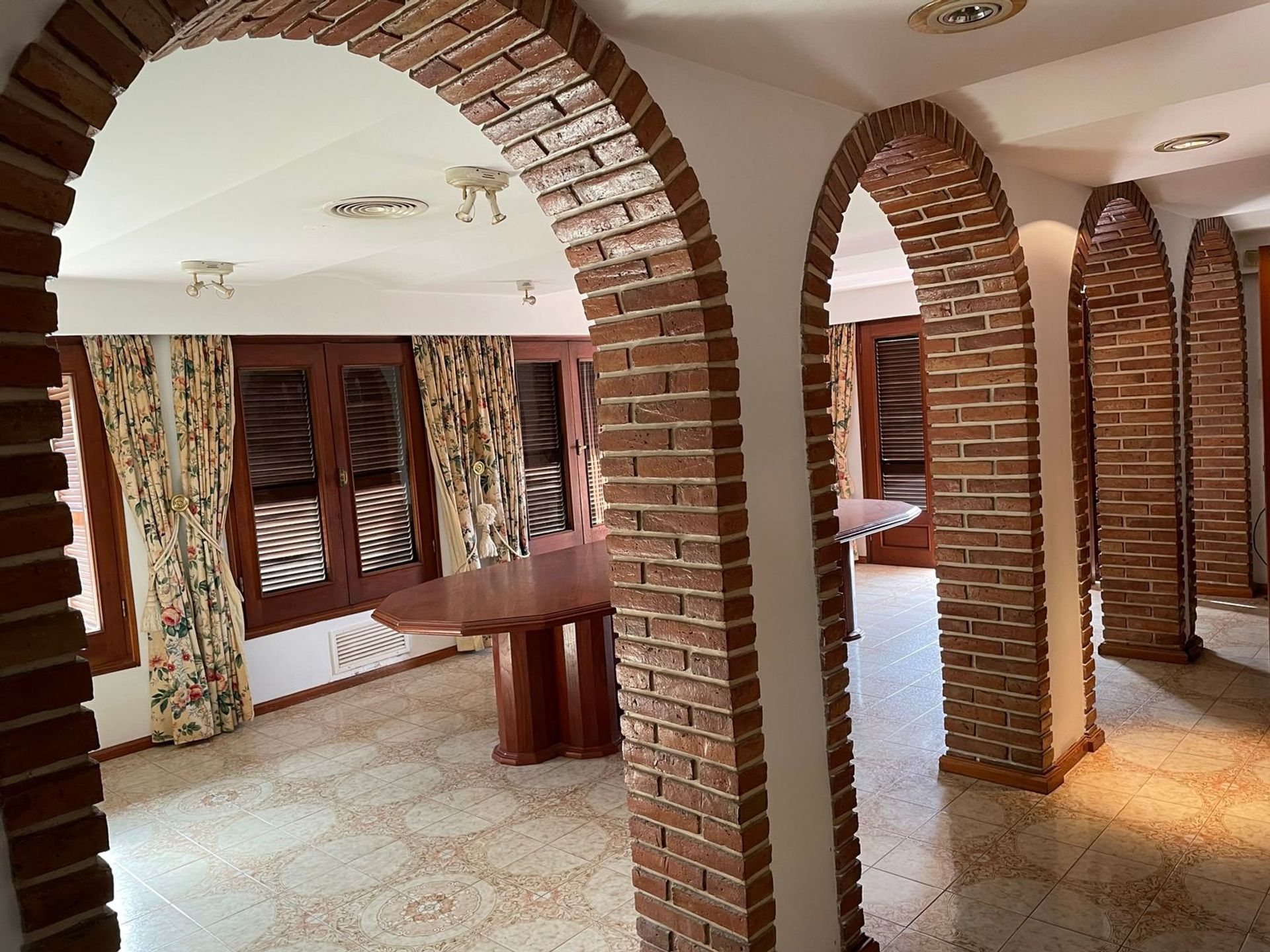 Foto 5 — VENTA CASA EN EL CENTRO DE FUNES PILETA Y JARDIN