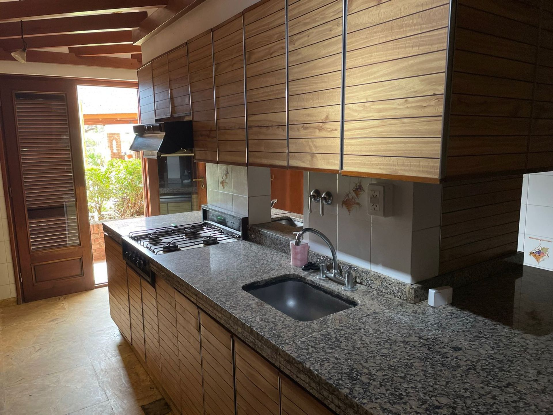 Foto 6 — VENTA CASA EN EL CENTRO DE FUNES PILETA Y JARDIN