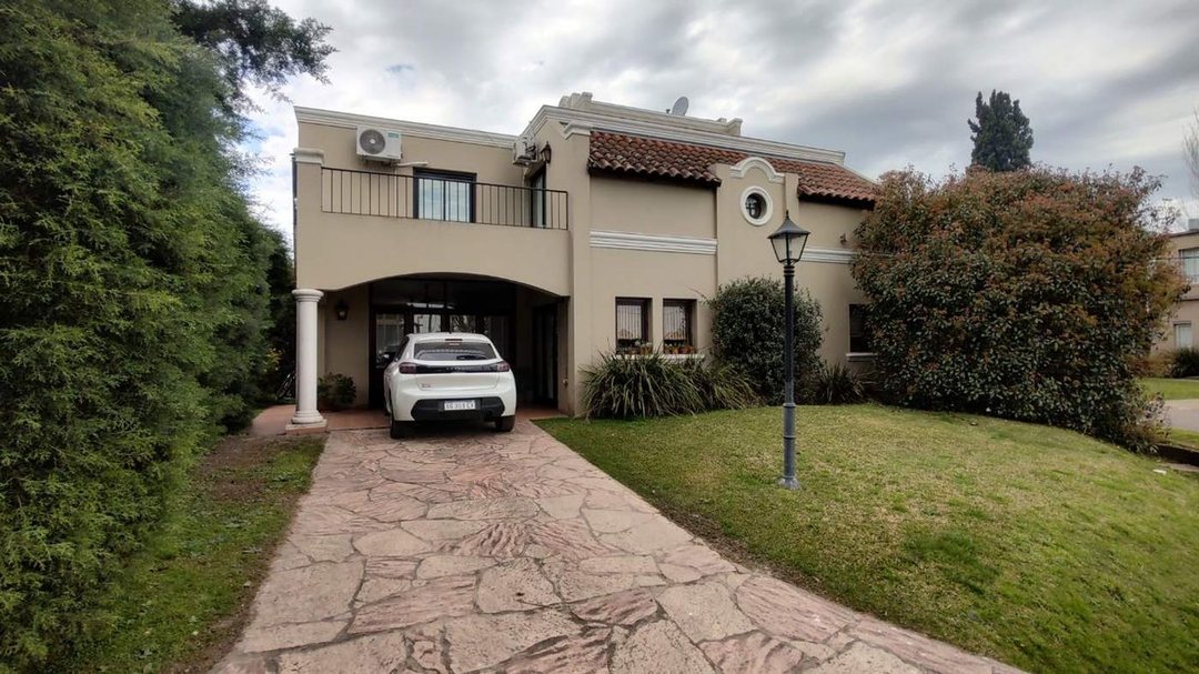Casa en venta 6 ambientes en Calle Almafuerte  , Sector Iii de Francisco Álvarez 3900, Banco Provincia de Bs. As., Moreno, Moreno, Buenos Aires