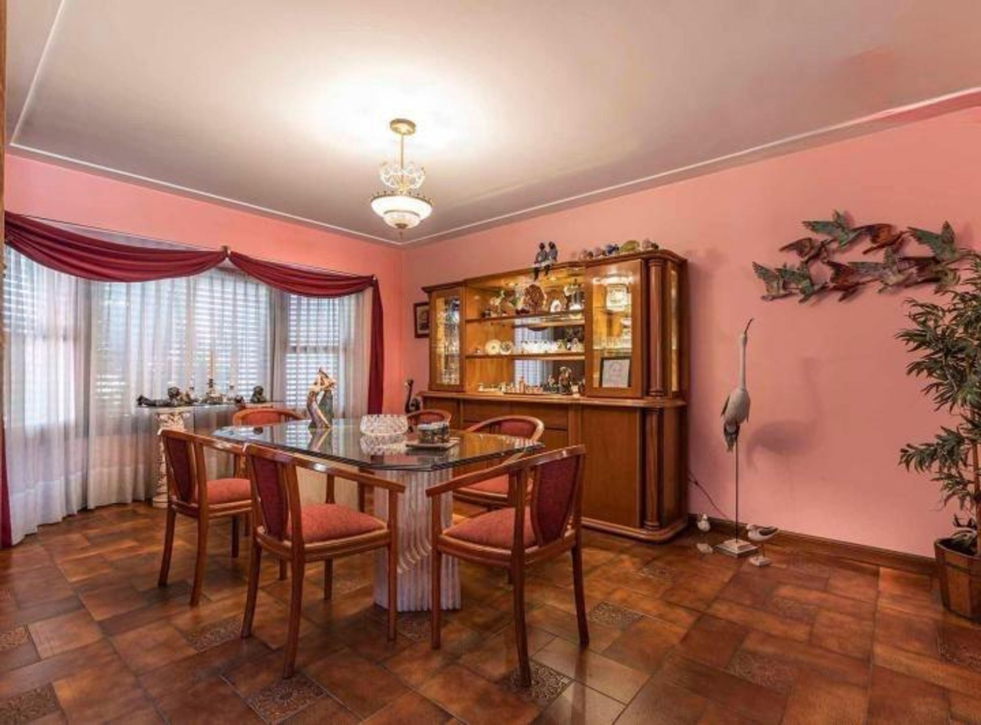 Foto 5 — Venta casa 5 ambientes con cochera doble en Bernal