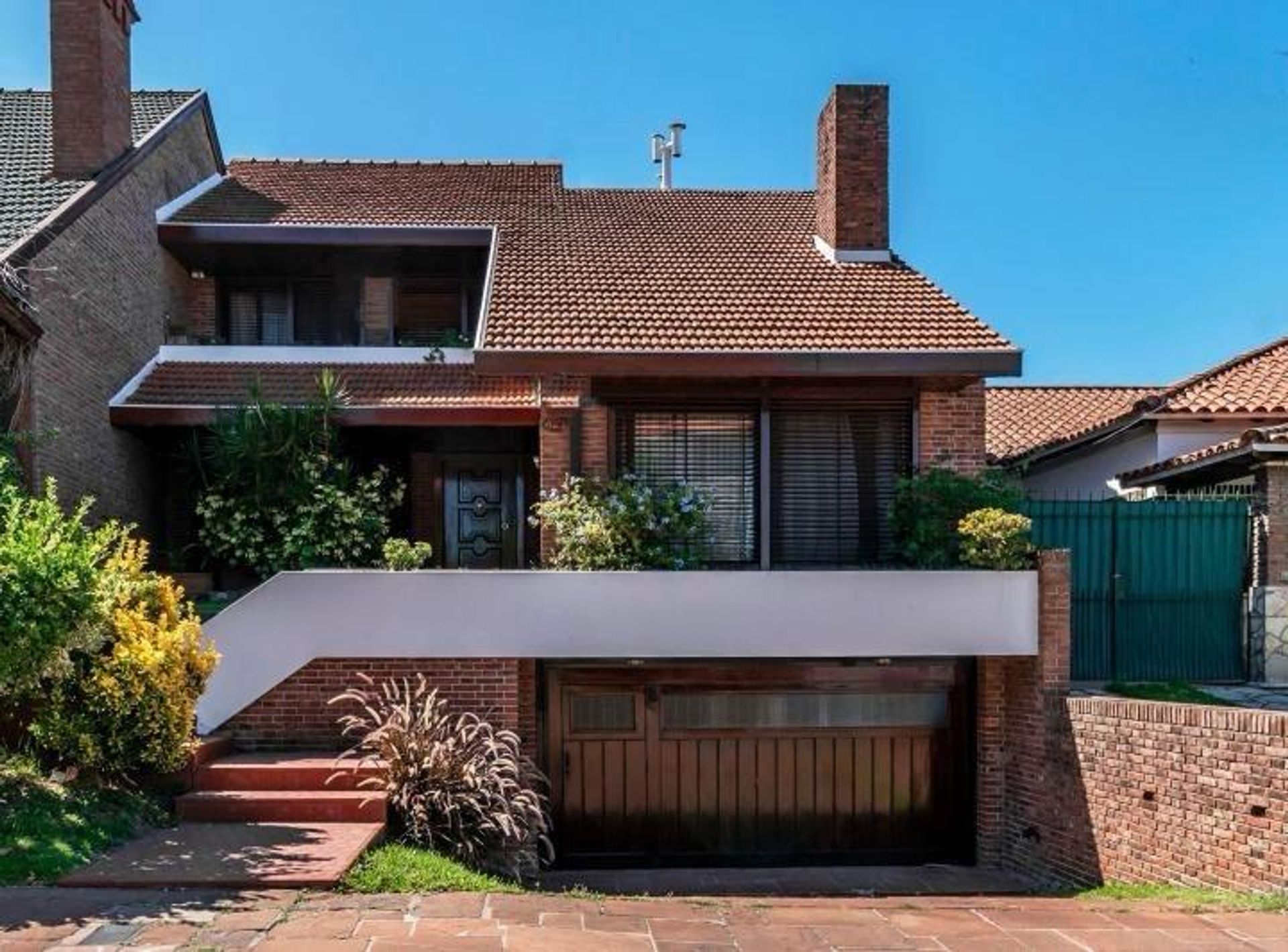 Venta casa 5 ambientes con cochera doble en Bernal