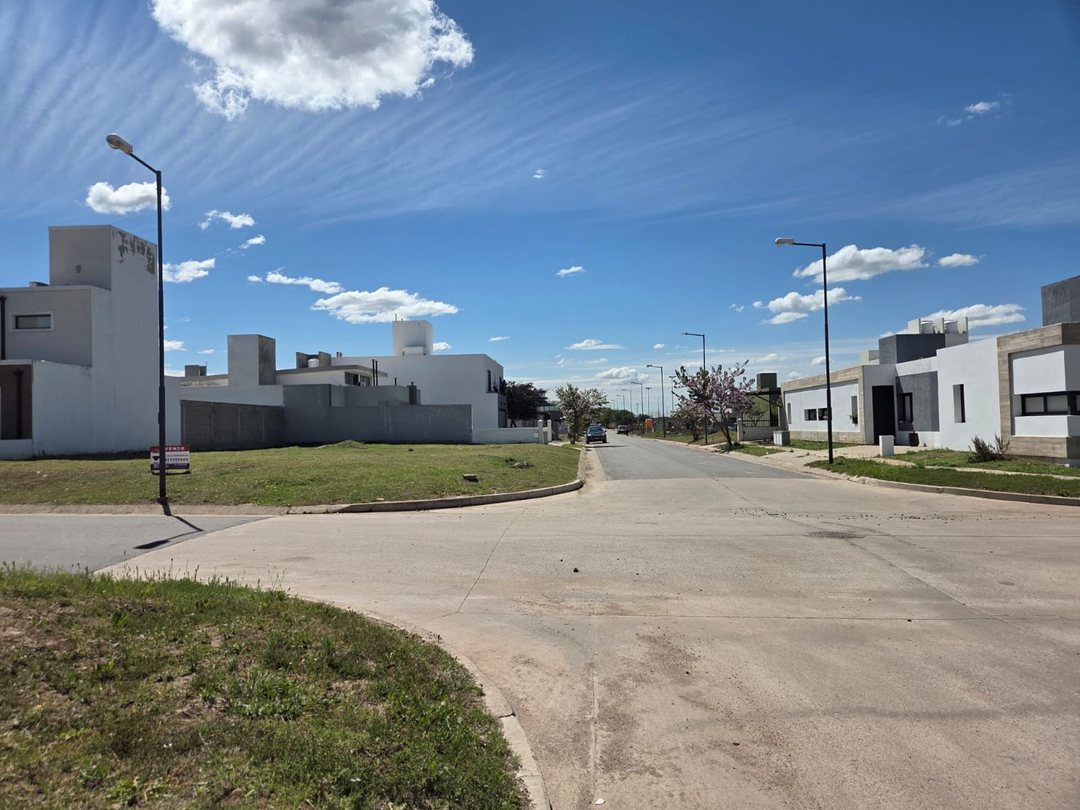 LOTE EN DOCTA BOULEVARD ZONA SUPER CONSOLIDADA