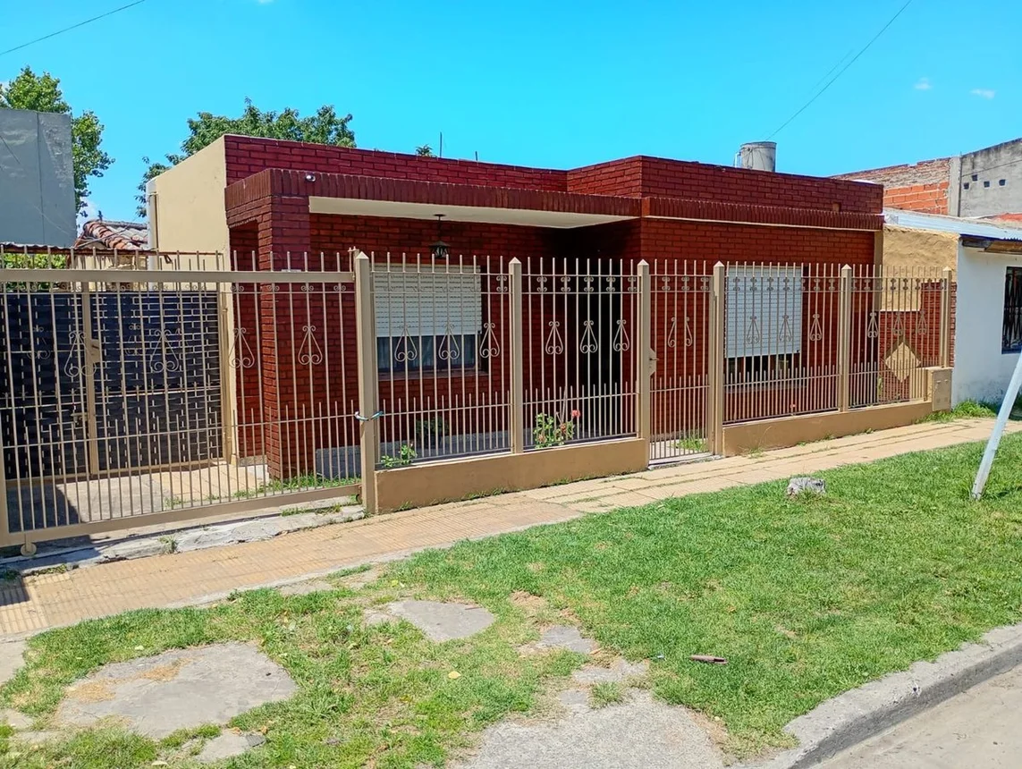 Casa en venta en Castelar, foto 2