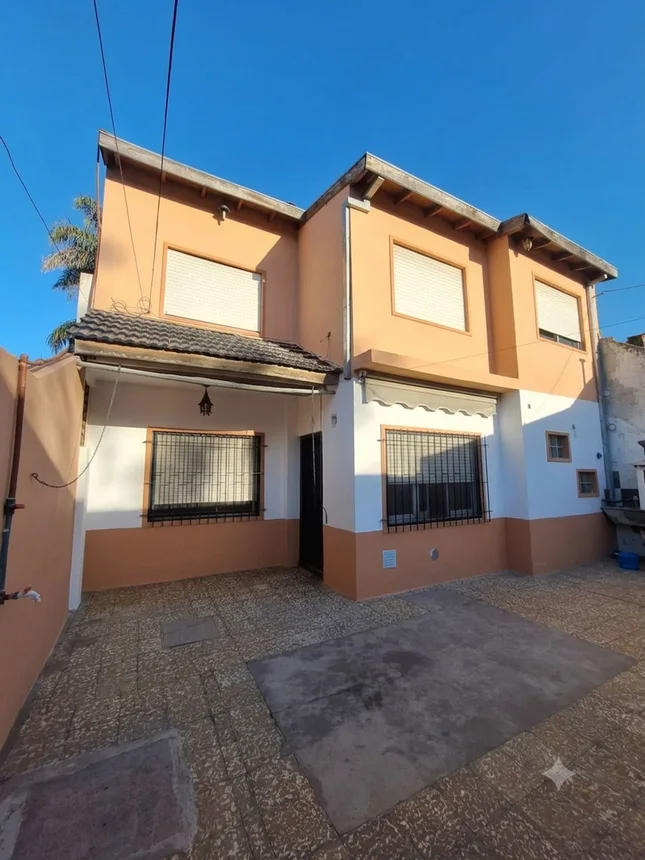 PH de 4 ambientes en venta en Ituzaingó, Fray Luis Beltrán 1700