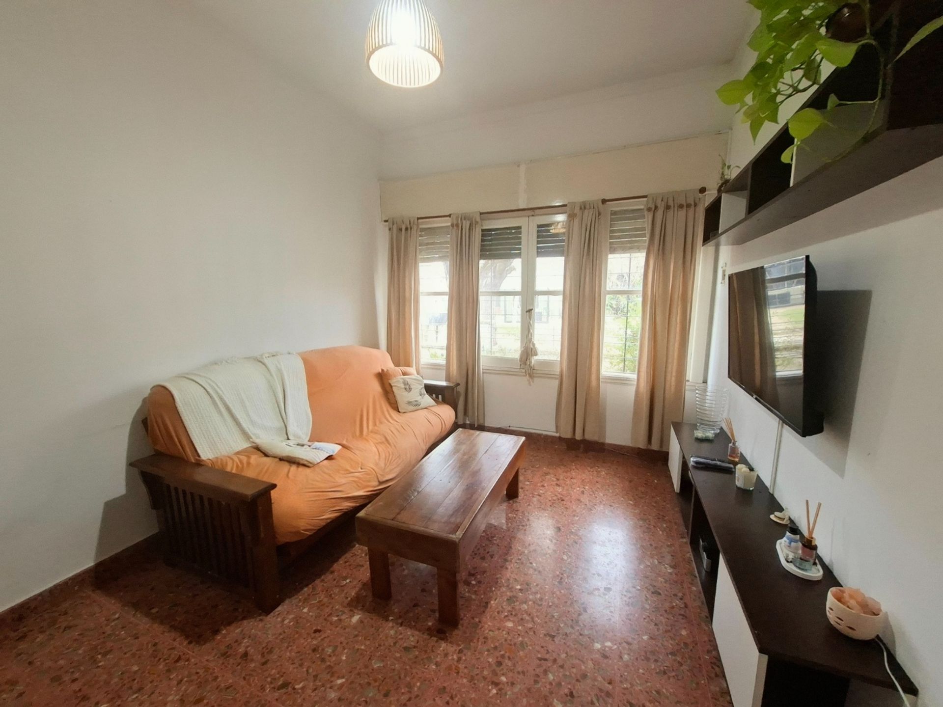 Foto 5 — VENTA CASA 3 AMB CON PARQUE  BERNAL OESTE