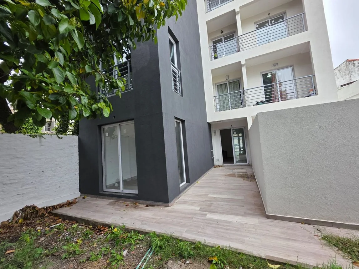 Departamento de 2 ambientes en venta en Haedo, America 800
