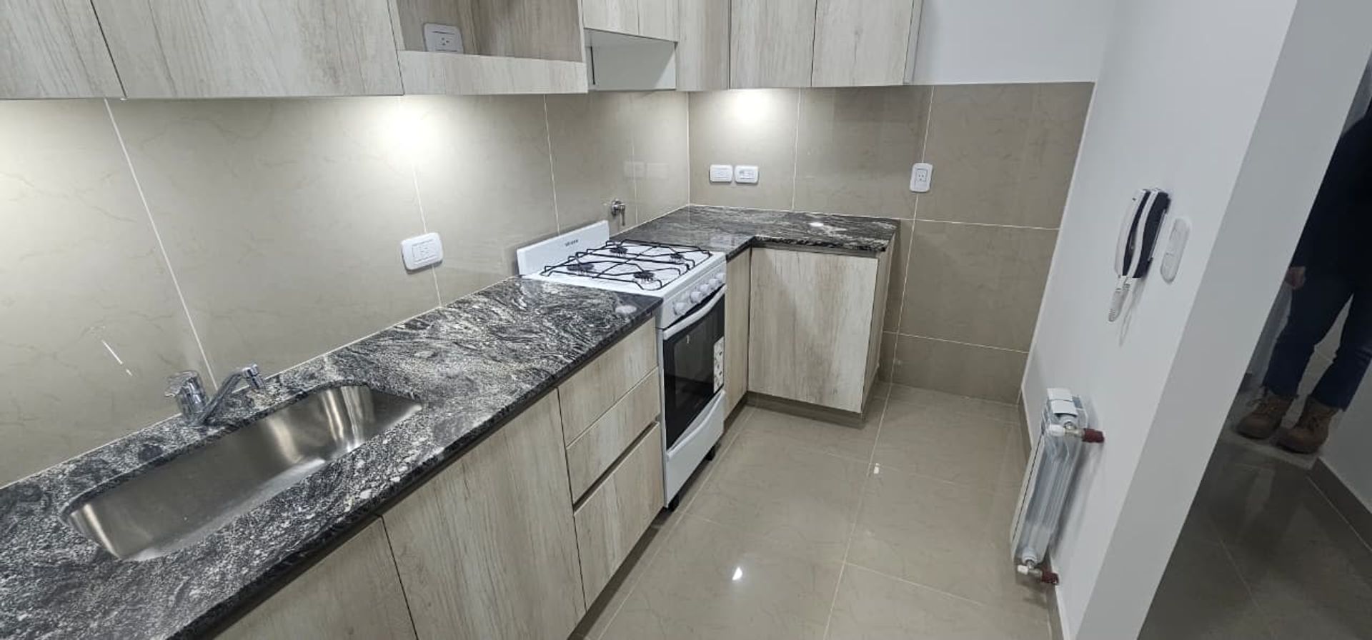 DEPARTAMENTO VENTA MACROCENTRO CON COCHERA 2 DORM - foto 5