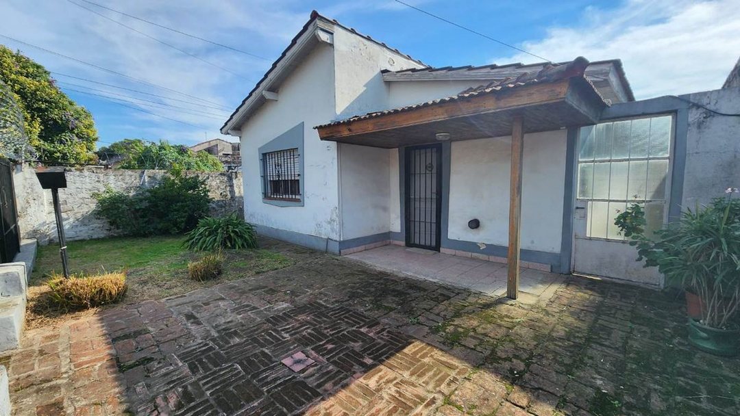 Casa 4 amb venta en Burzaco c/cochera y gran lote