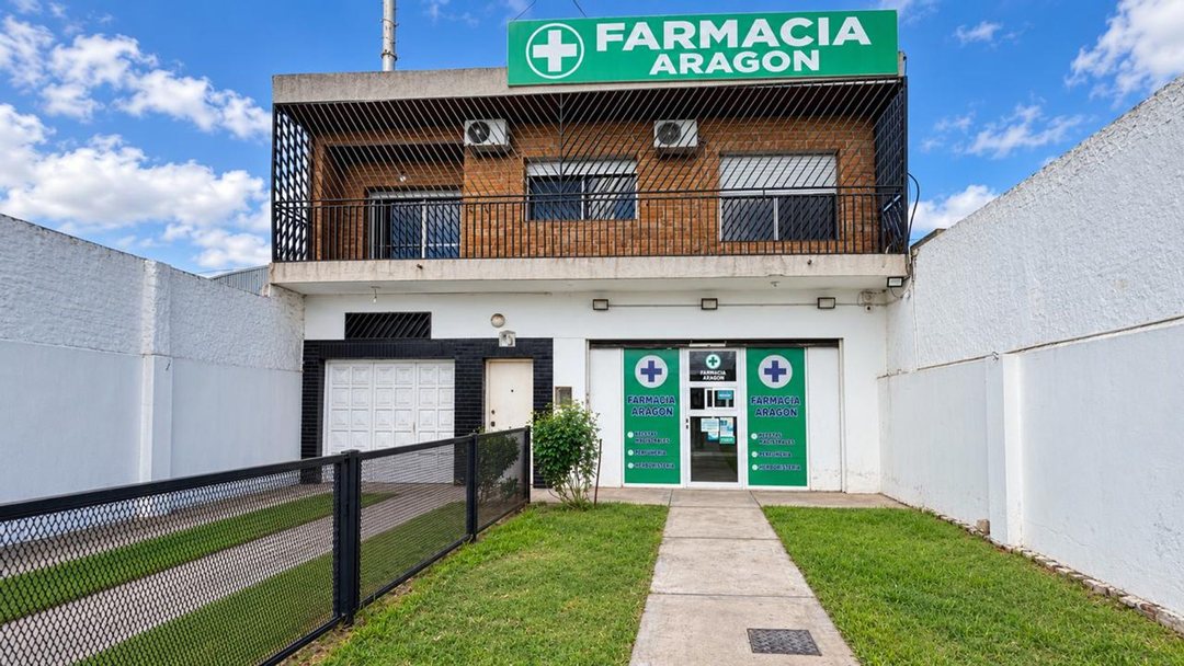 CADA EN VENTA 4 AMBIENTES CON LOCAL APTO CREDITO