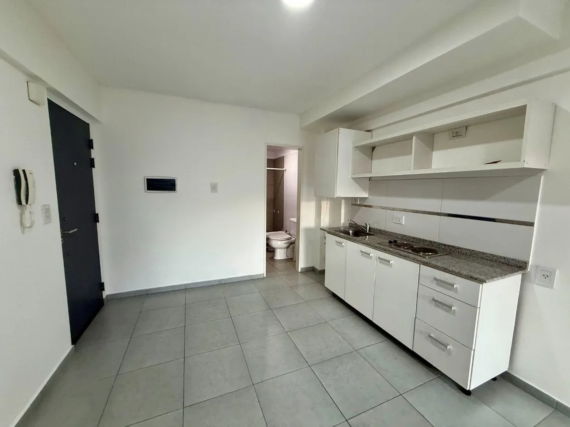 Monoambiente en alquiler en Morón, Cristóbal Colón 500, foto 2