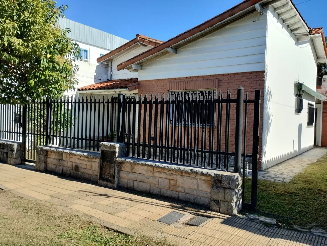 Casa en venta en Villa Luzuriaga, foto 2