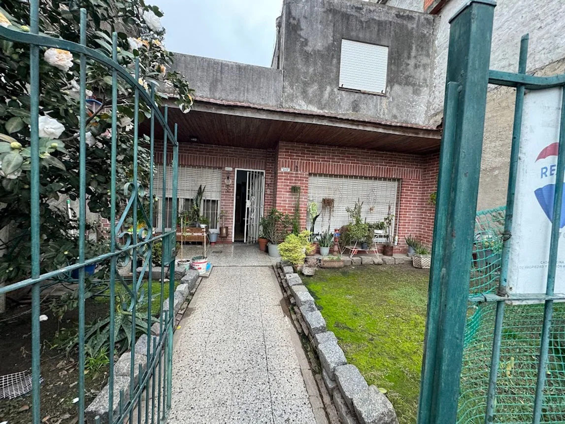 Casa de 4 ambientes en venta en La Tablada, Avellaneda 4600