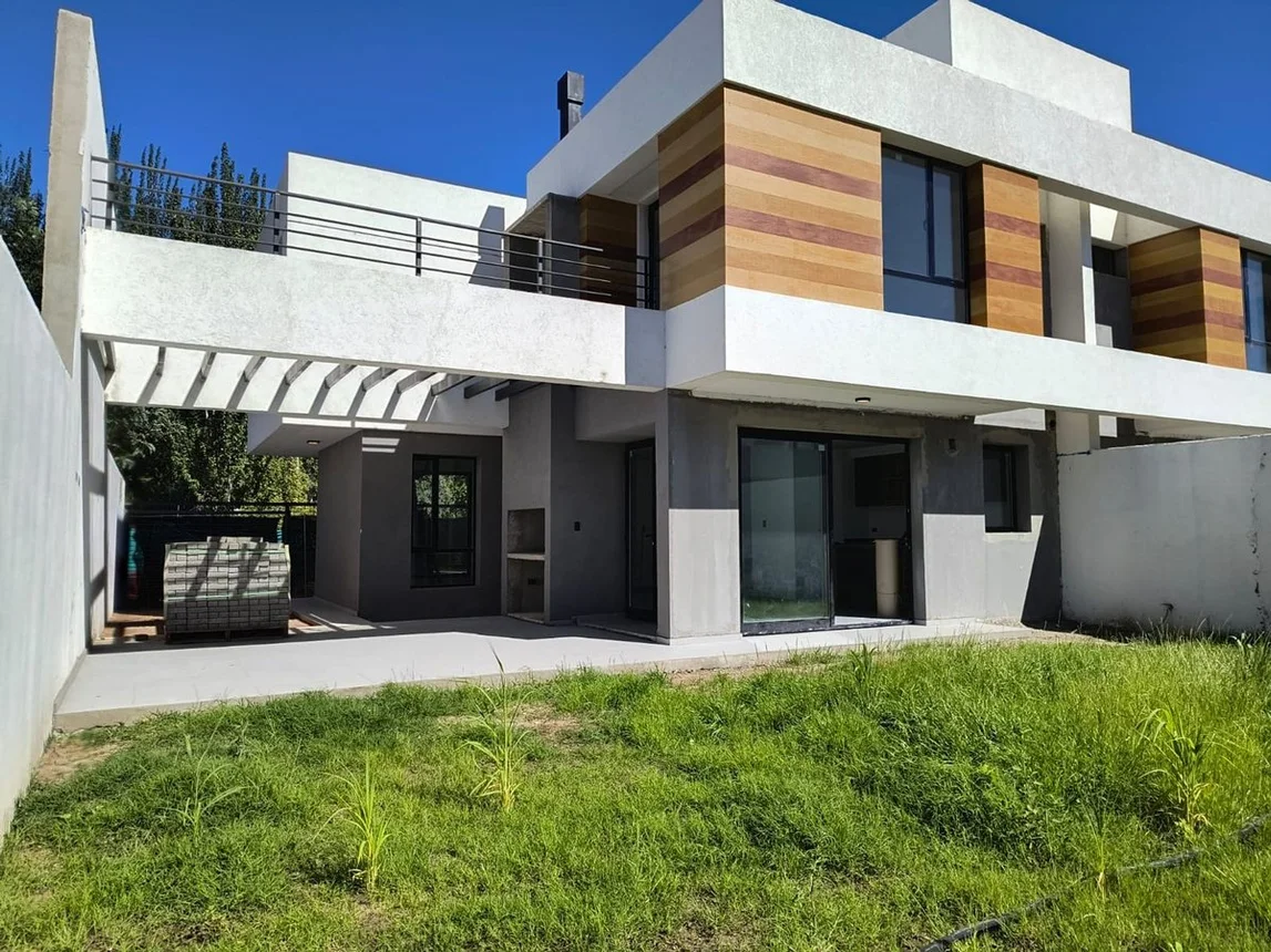 Casa dúplex en venta en Neuquén, foto 2